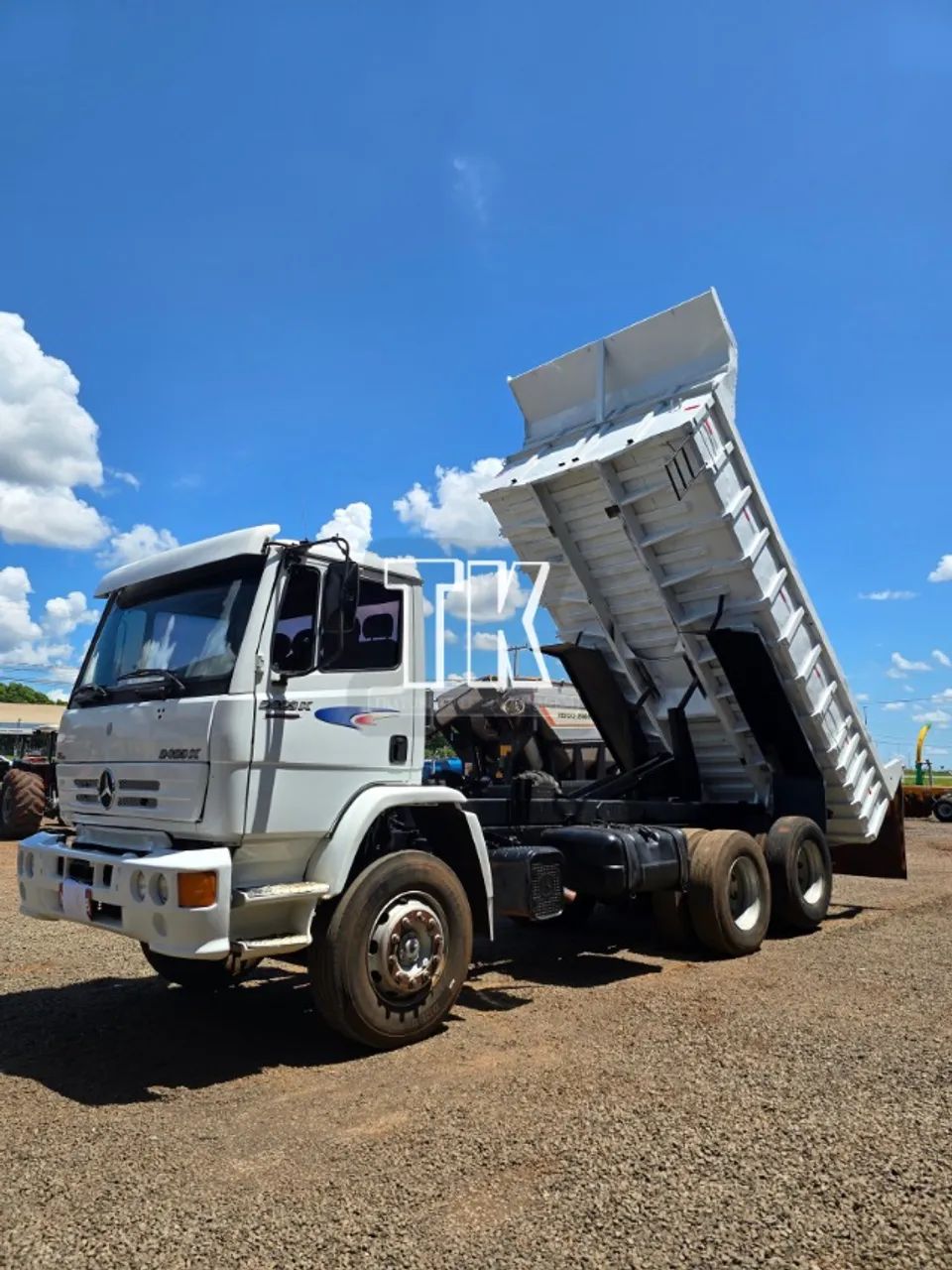 Caminhão Caçamba MB 2423 k 2001 Reduzido - Tk Tratores Nova Andradina-MS - Foto 4