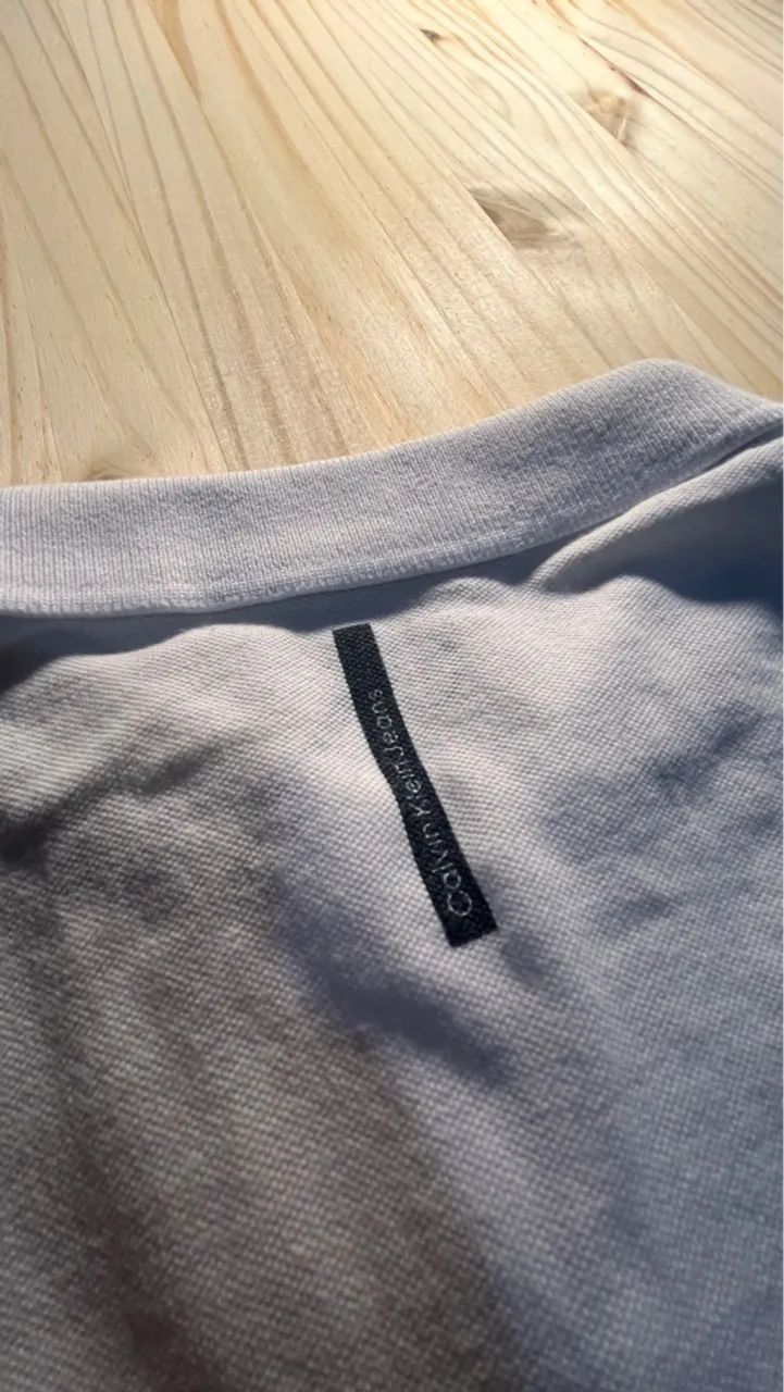 Camiseta Polo Calvin Klein tamanho 14 - Foto 2