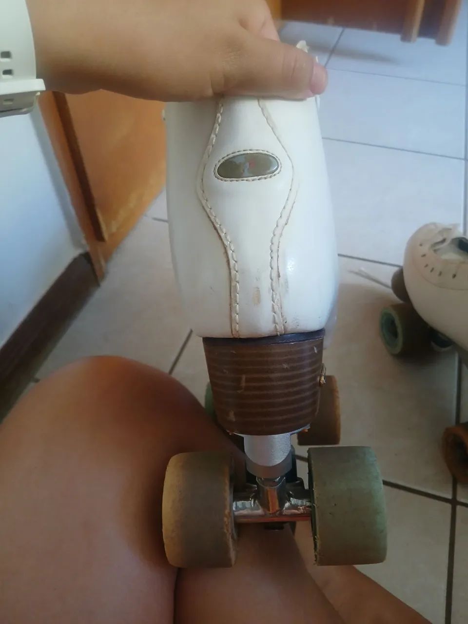 Patins Rye quatro rodas com marcas de uso - Foto 5