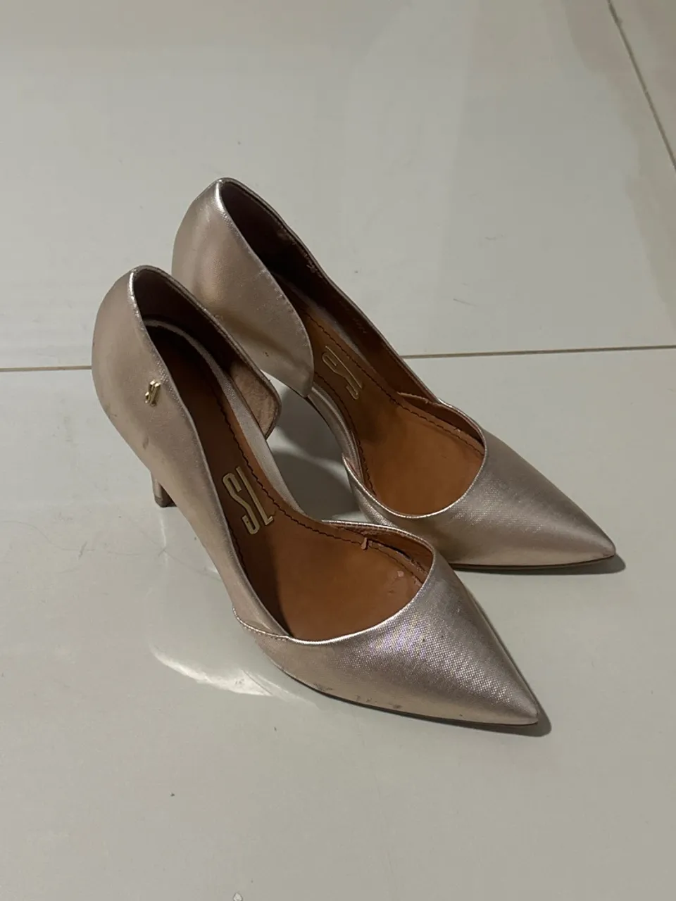 Scarpin Dourado: Elegância e Sofisticação