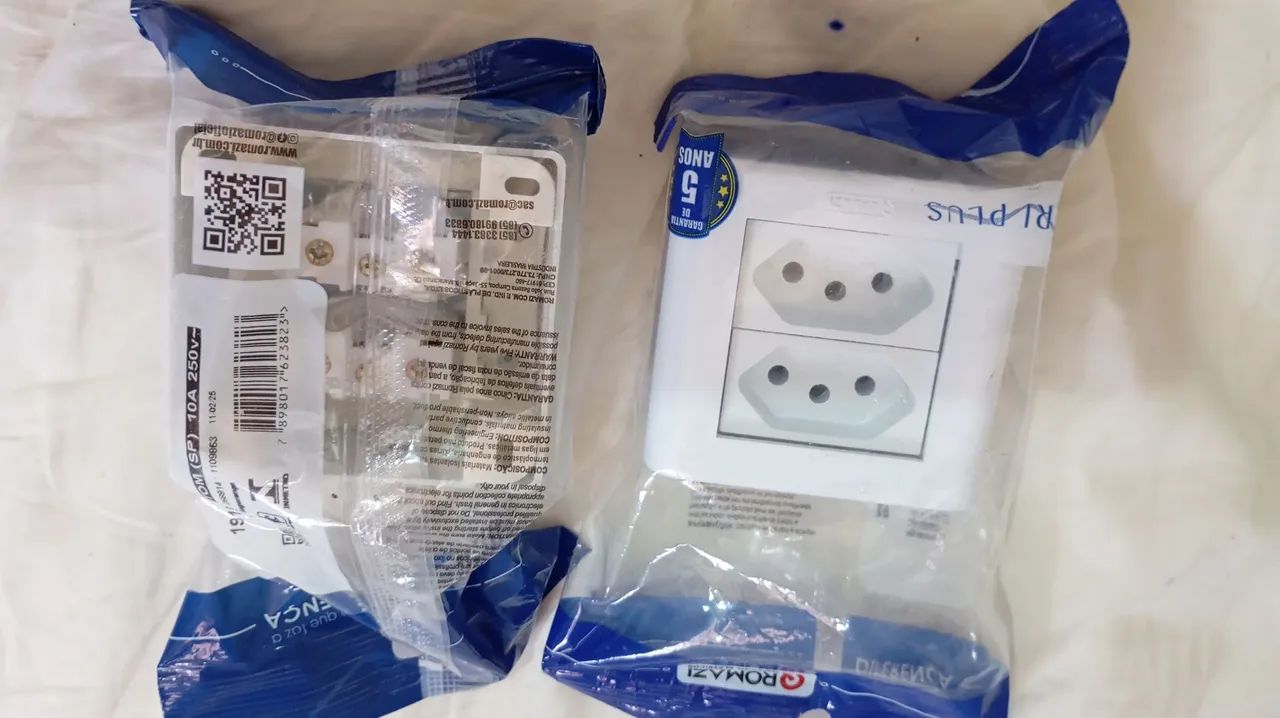 Tomadas de sobrepor 64242732376577121