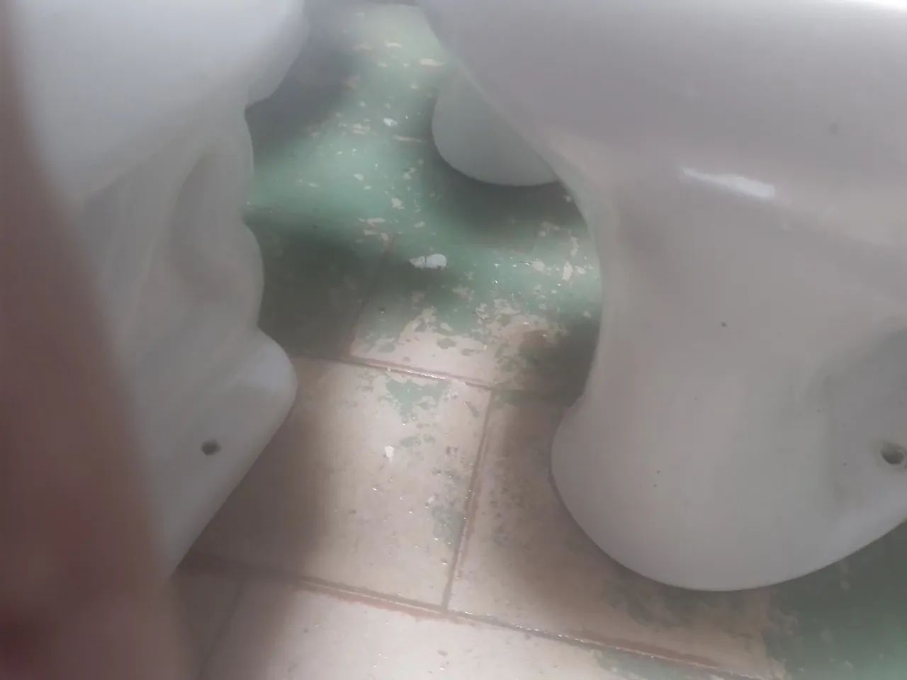 Vaso sanitário acoplado sem as conexões de dentro da caixa e sem tampa,110$ cada. - Foto 2