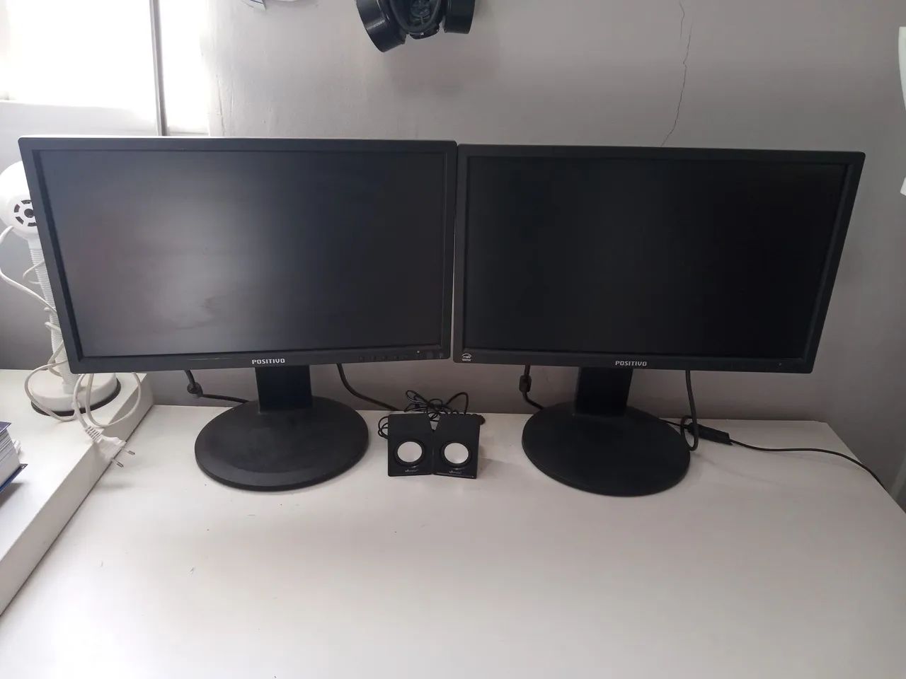 Setup com 2 monitores positivo com ajuste de altura, Pc com SSD 120 de memória.