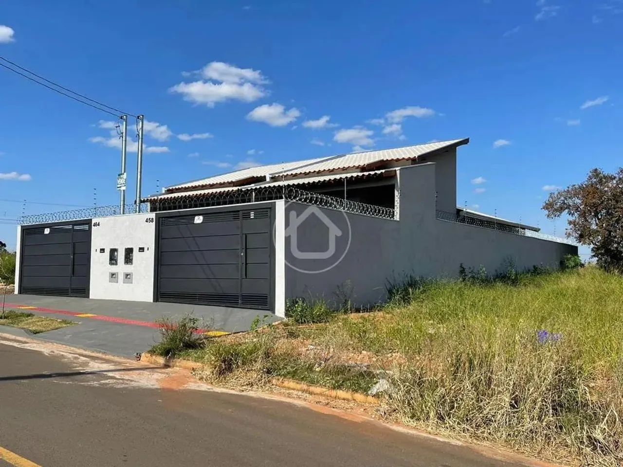 CASAS NO NOVA LIMA COM ÓTIMO ACABAMENTO