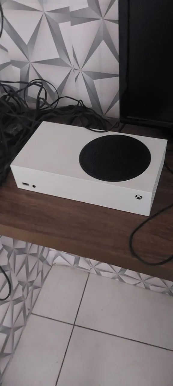 X box series s com um controle