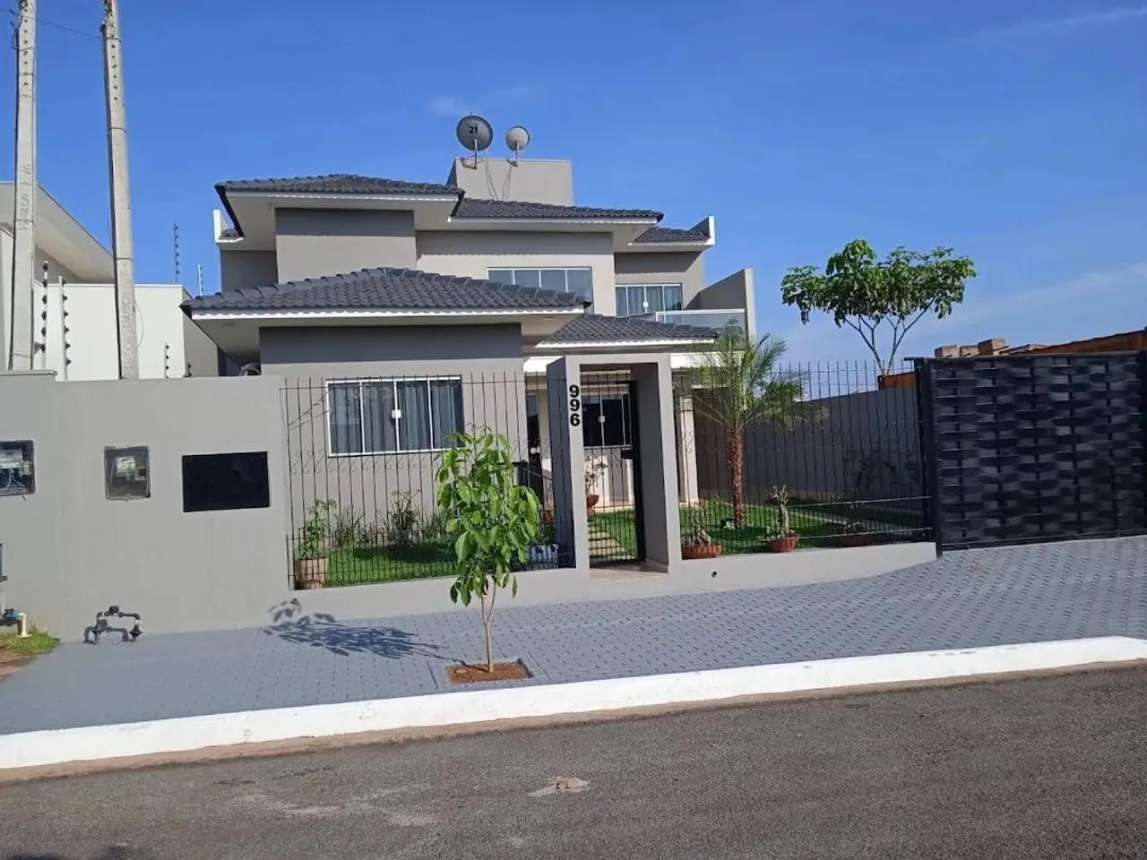 Vende-se sobrado com 3 suítes no bairro Santa Clara