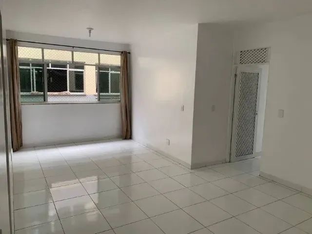 RA- VENDE-SE APARTAMENTO NA VILA LAURA