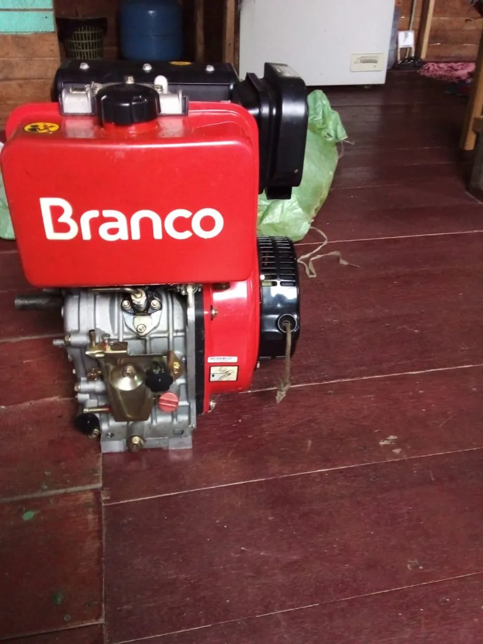 Motor Diesel Branco 10.0 HP - Potência e Confiança
