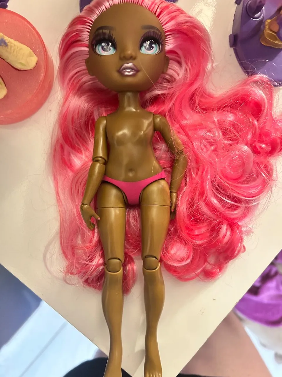 Boneca Rainbow High Daria Roselyn sucata apenas boneca