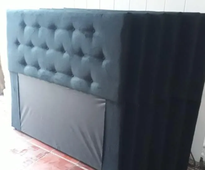 Cabeceira de Cama Estofada com Detalhes em Botonê