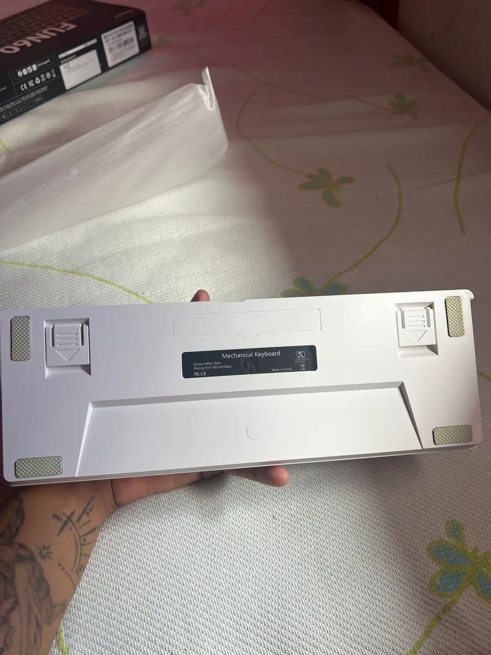 TECLADO MUKAI BRANCO COM O INTERRUPTOR VERMELHO *quase novo,pegar ou largar* - Foto 3