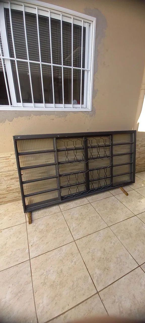 Janela de aço 1.00x2.00 com Grade e vidros