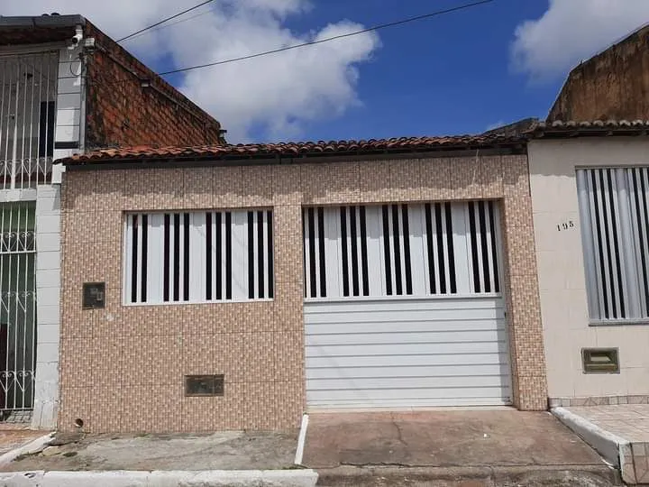 Vende se uma casa