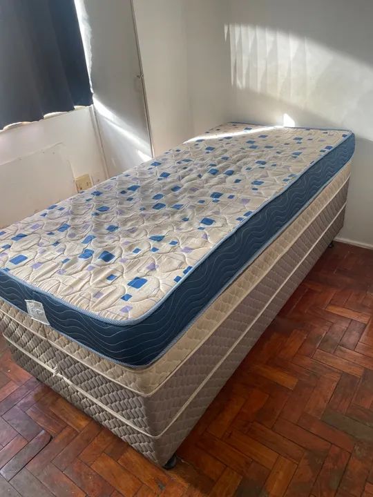 Cama box de solteiro com colchão usada
