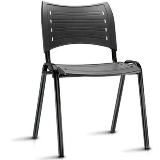 5 cadeiras de plástico desapego