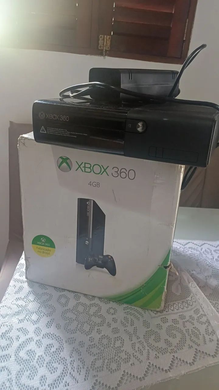 XBOX 360 4GB
