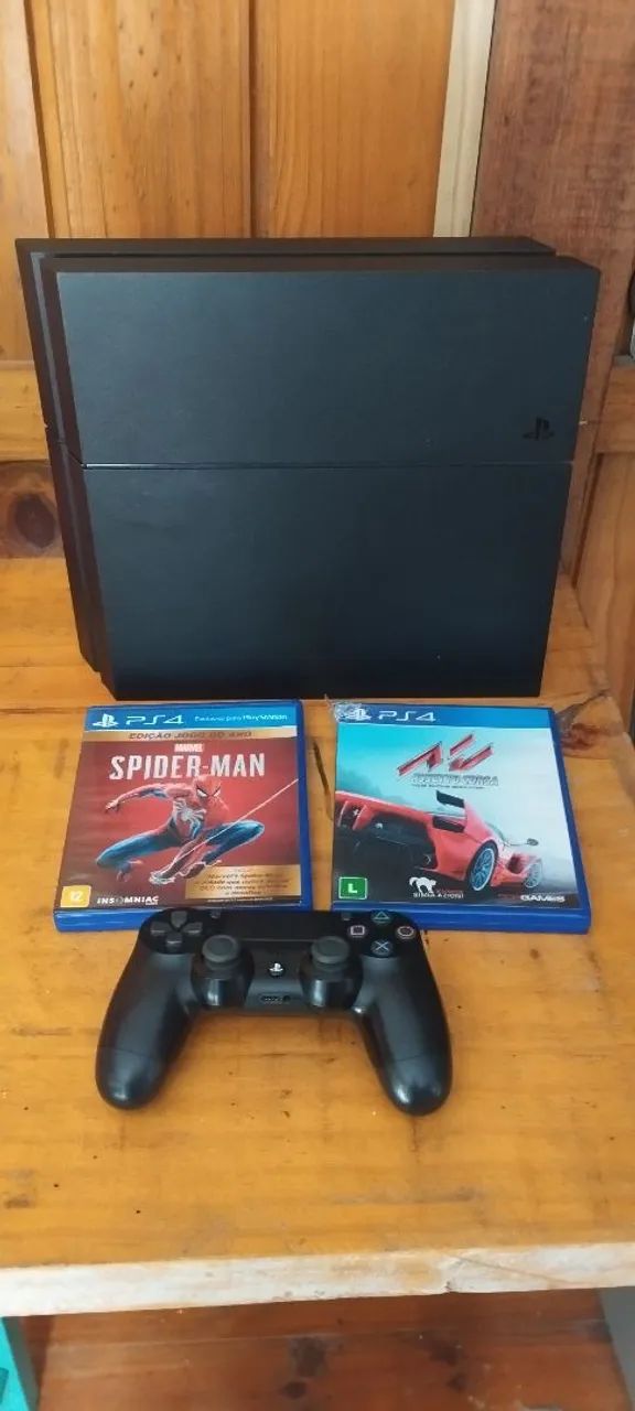 PS4 com 1 controle e dois jogos