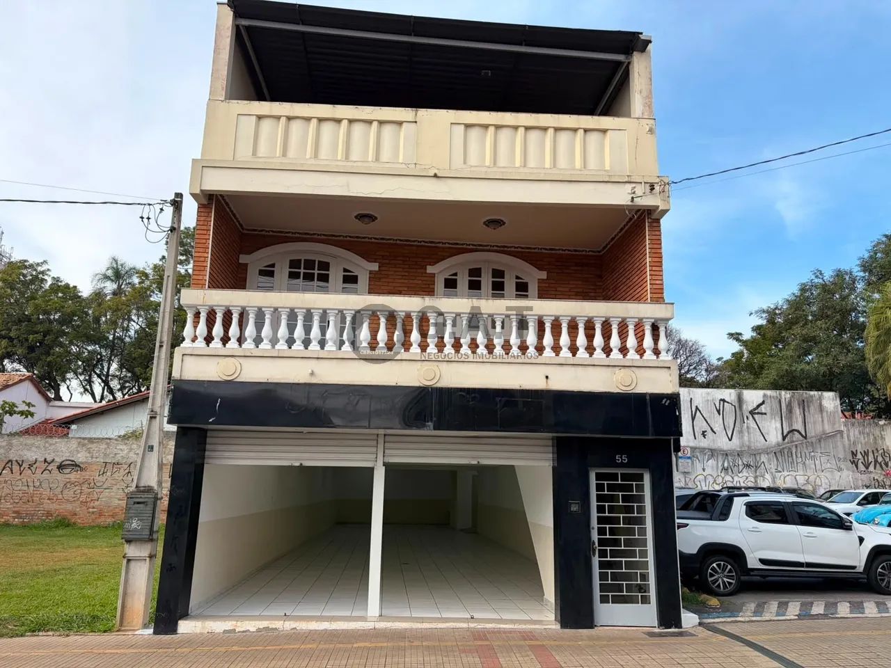 Salão comercial para locação no Centro de Sorocaba-SP com 1 sala, 2 banheiros e 250m² de á