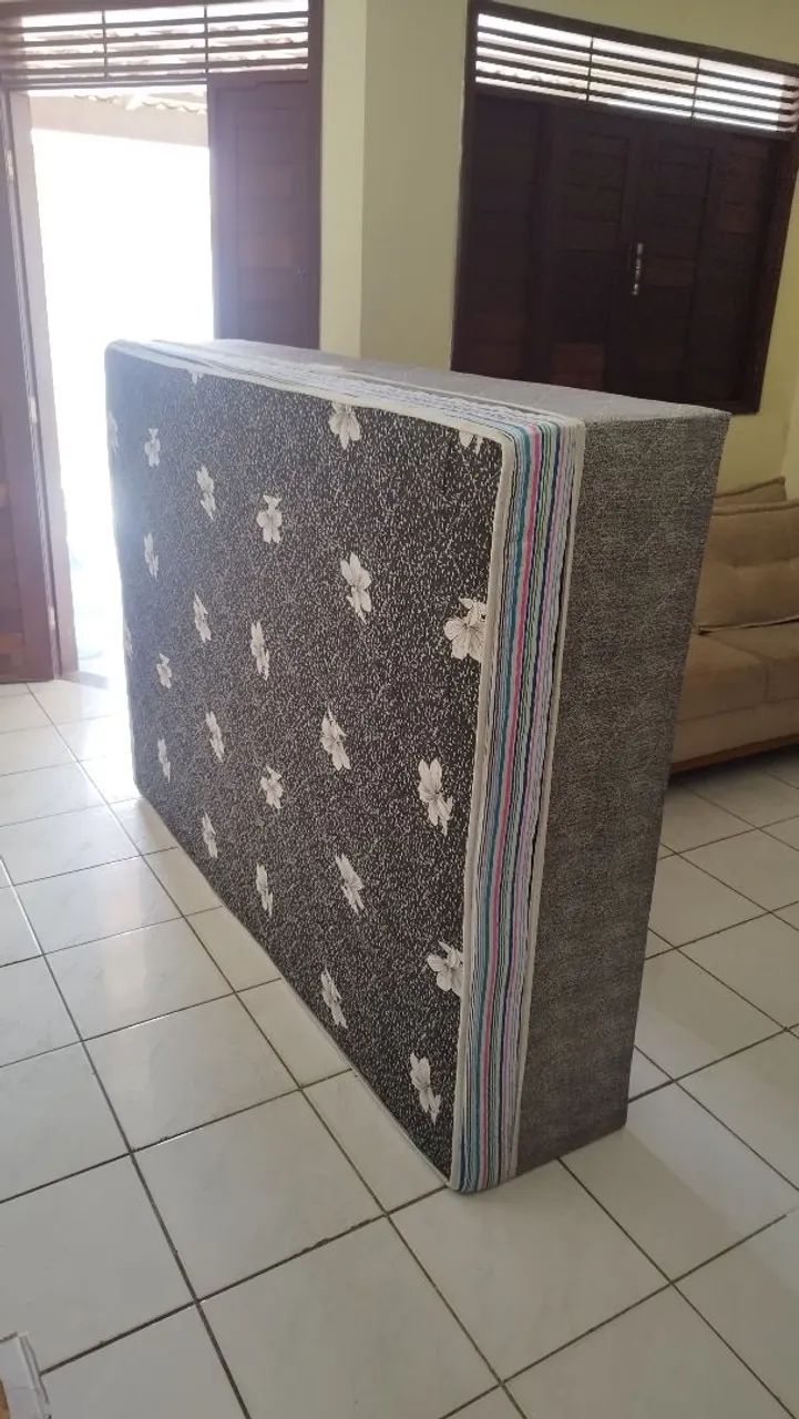 Cama box casal super resistente (pouco usado)