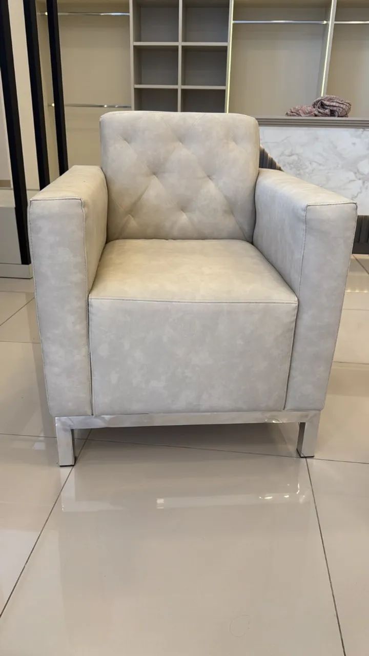 Jogo de Sofa + 2 Poltronas em Couro - Foto 2