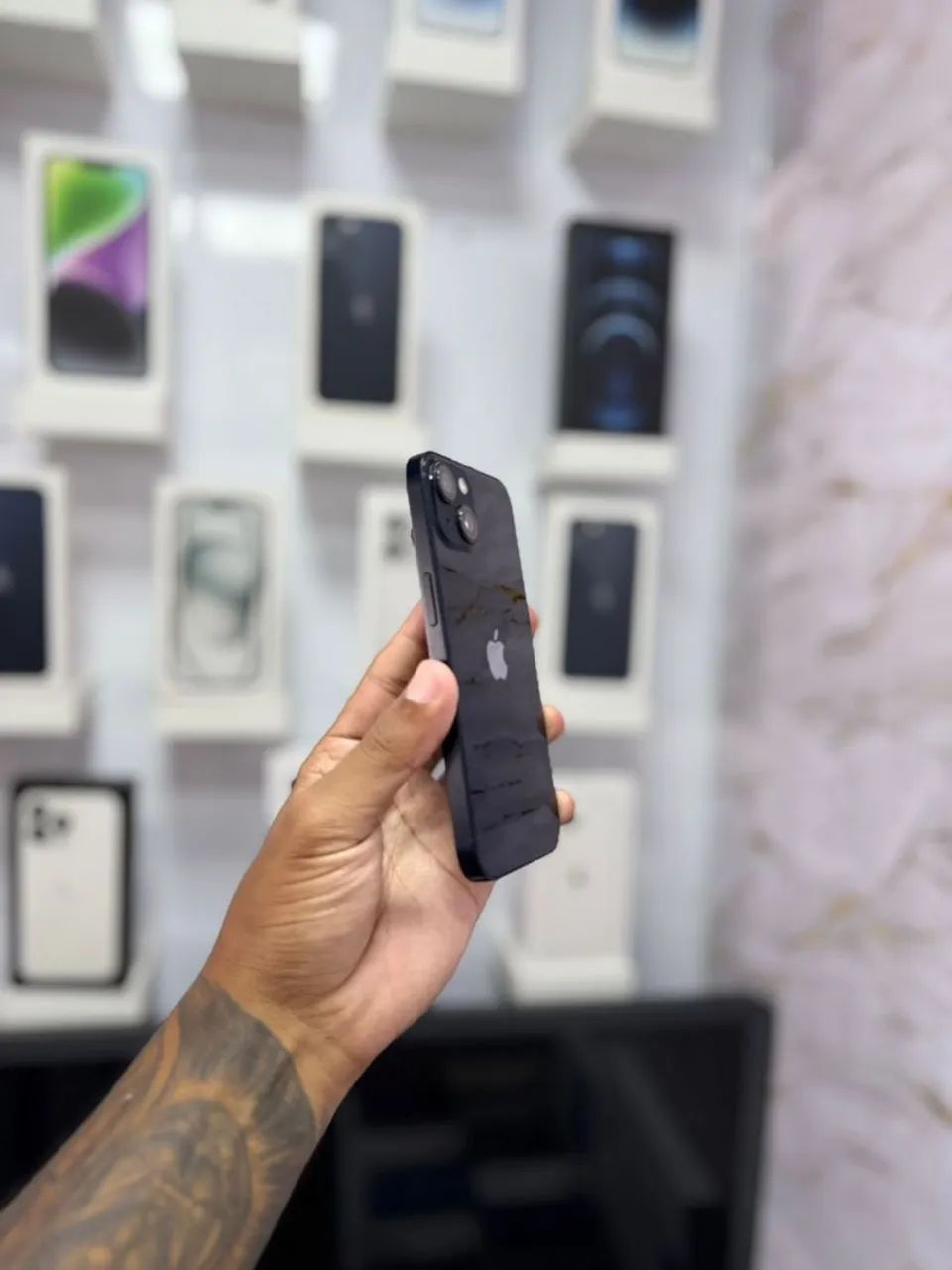 IPHONE 14 PLUS 256GB<br>R$ 3.199,00 MUITO LINDO - Foto 2