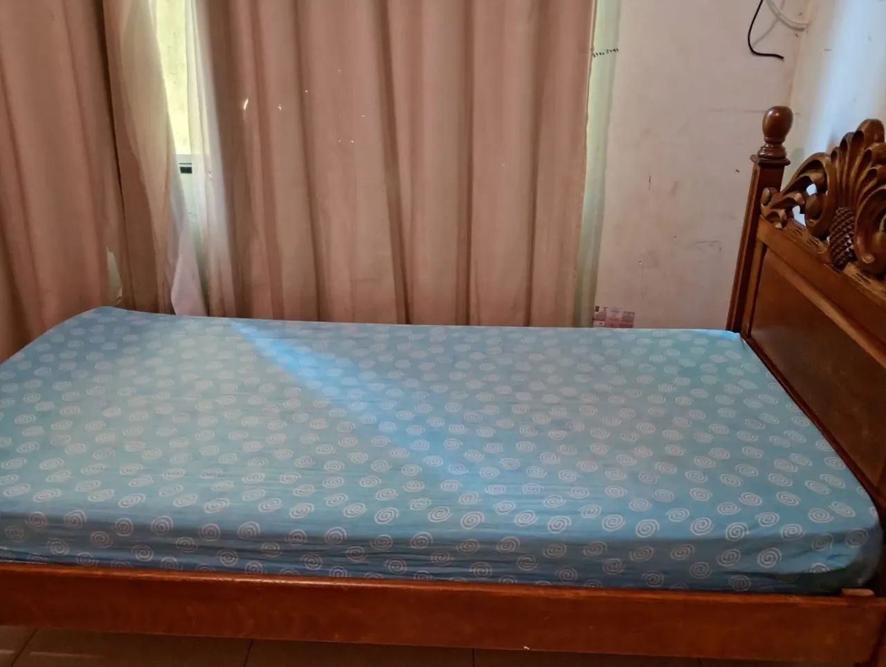 CAMA DE MADEIRA TALHADA SOLTEIRO