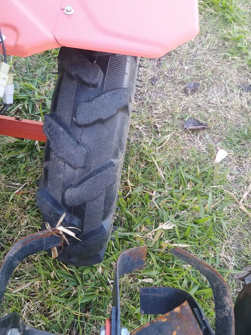 Tratorito disseo 12cavolos de potência rodas aro 13  - Foto 5
