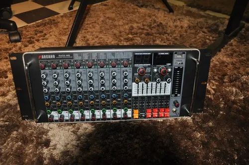 Mesa de Som Arcano Rack M8