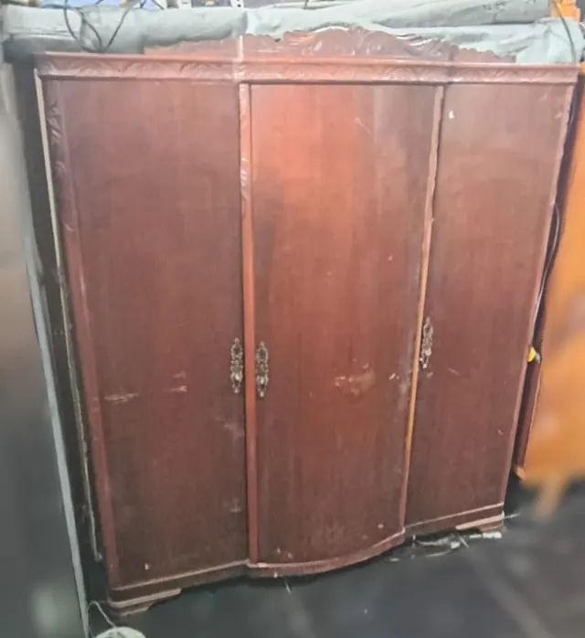 GUARDA ROUPAS DE MADEIRA ANTIGO