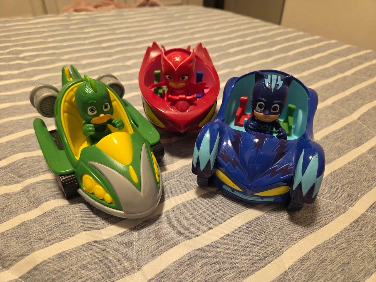 Pj masks bonecos com carrinhos
