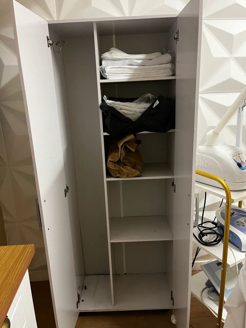 Armário multiuso Lavanderia com porta Vassoura