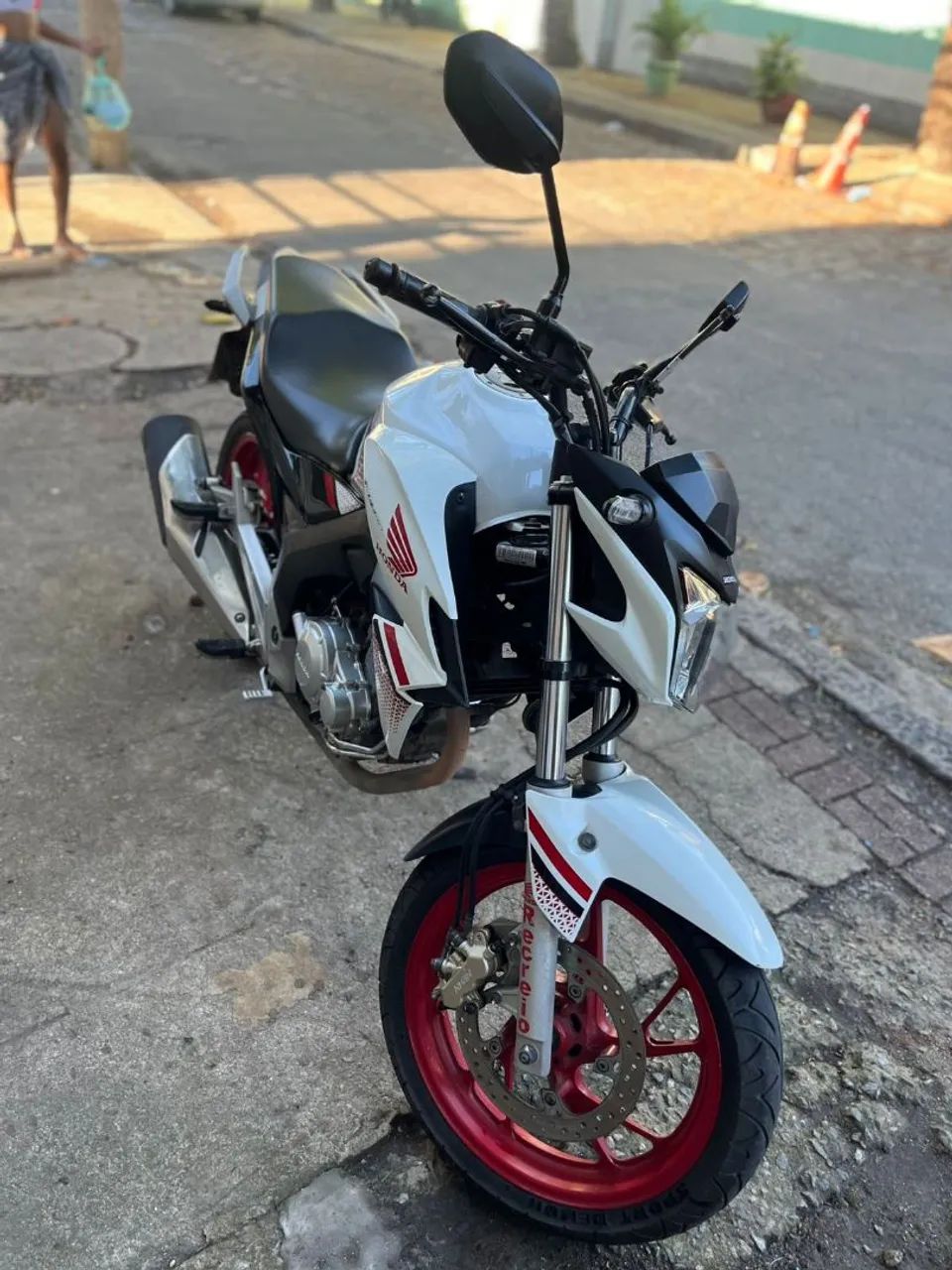 Vendo cb twister ano 2022 