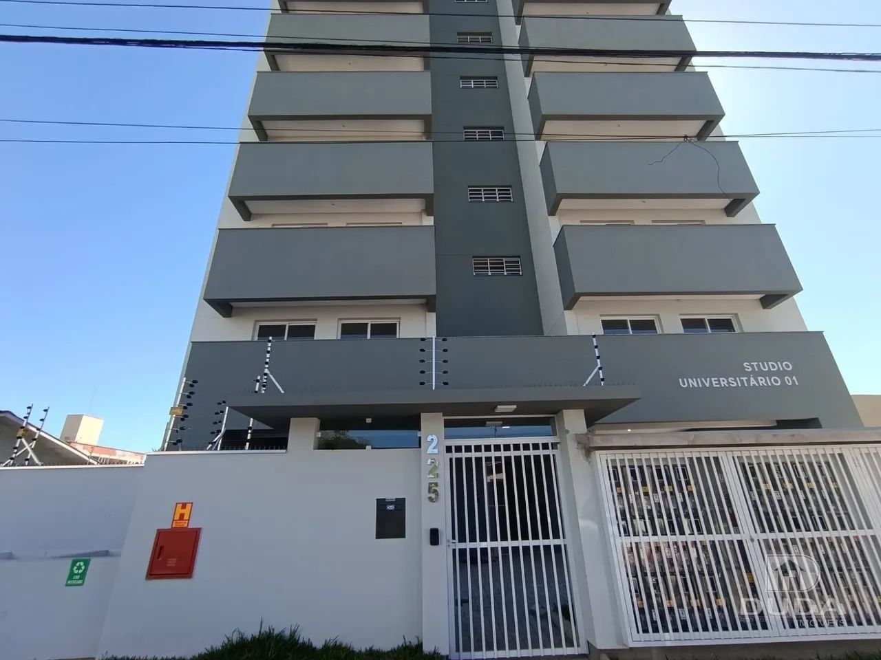 Studio semi mobiliado para locação