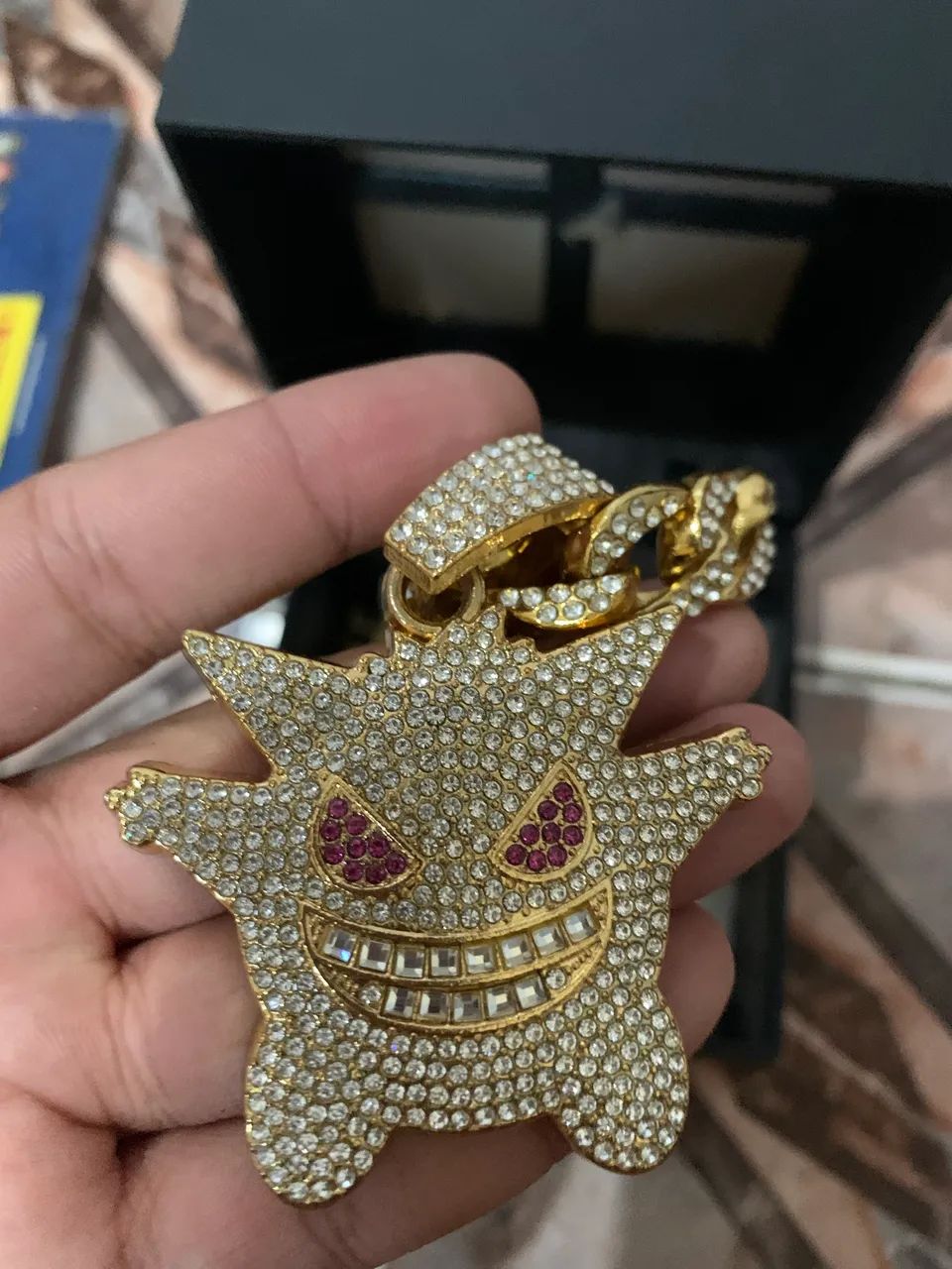Cordão Dourado com Pingente Gengar Cravejado - Original 