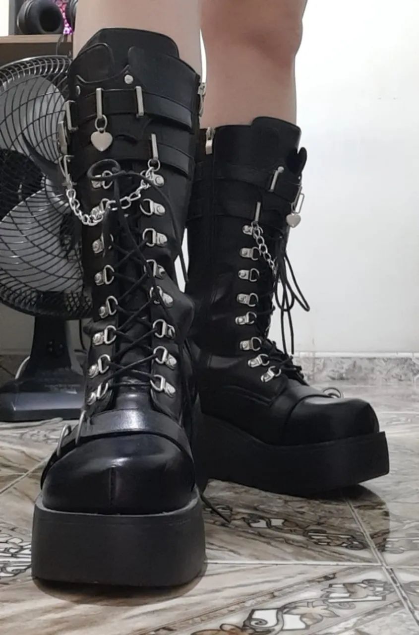 Bota gótica preta 37