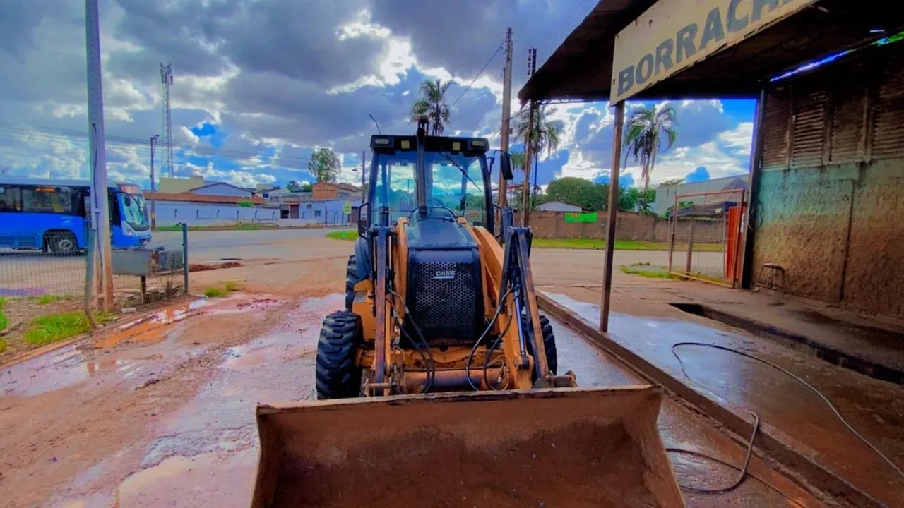 Retro 580n 4x4 impecável só 3mil hrs - Foto 4