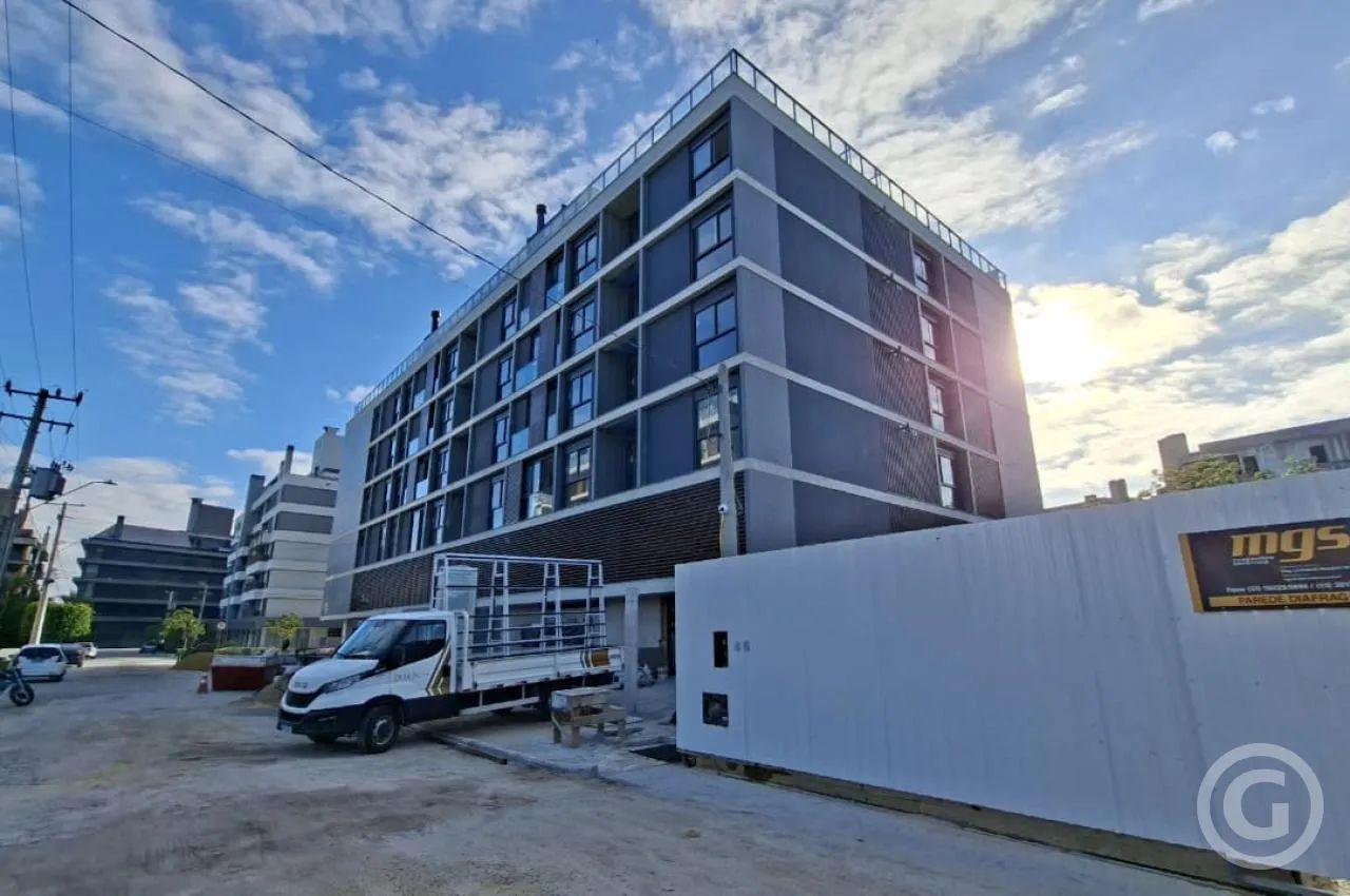Loja com mezanino e deck em Jurerê, Florianópolis - Foto 3