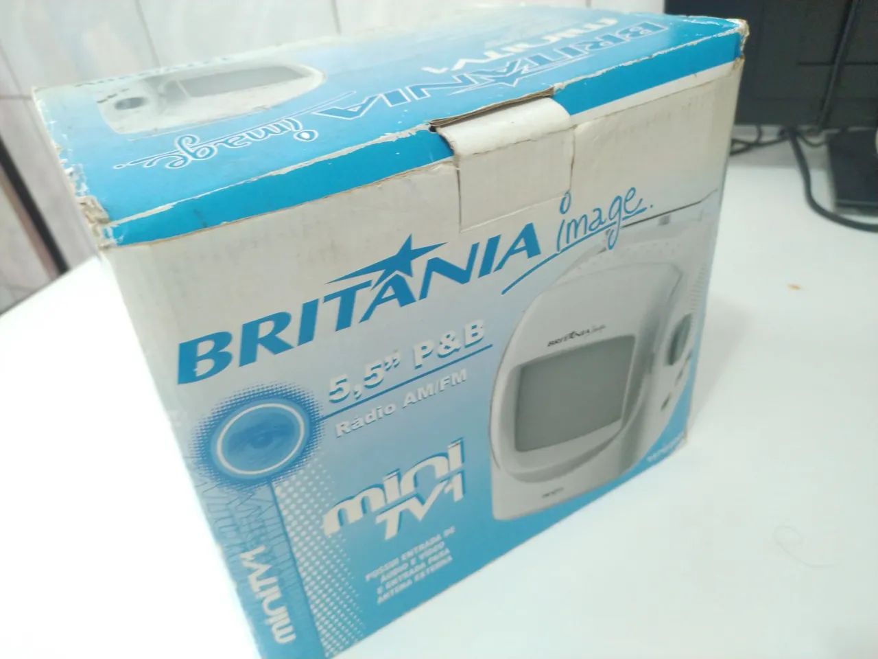 Televisor e Rádio Branco e preto Britânia 