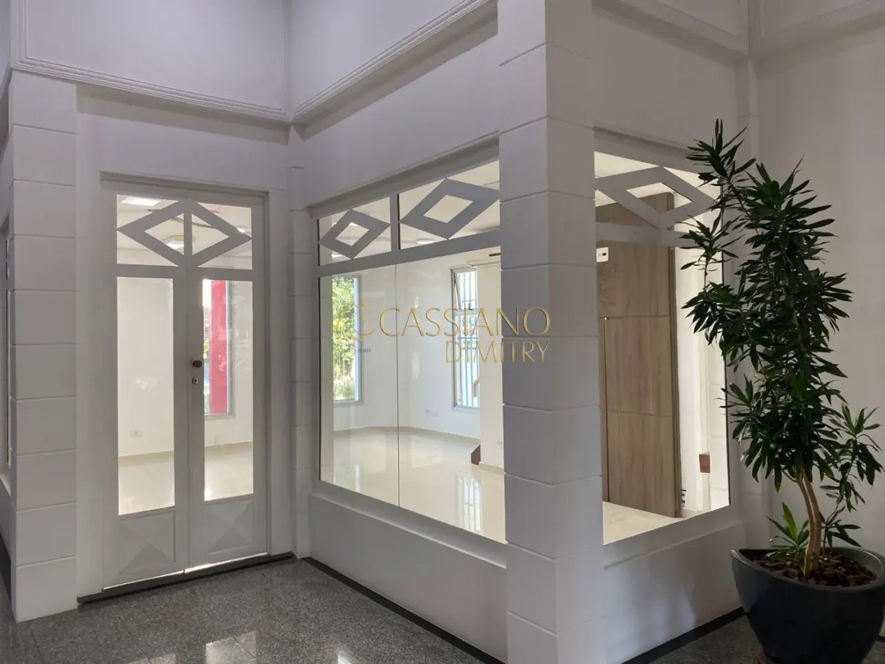 Loja comercial para venda e locação de 80m² | 02 banheiros e 06 vagas de garagem | Edifíci - Foto 5