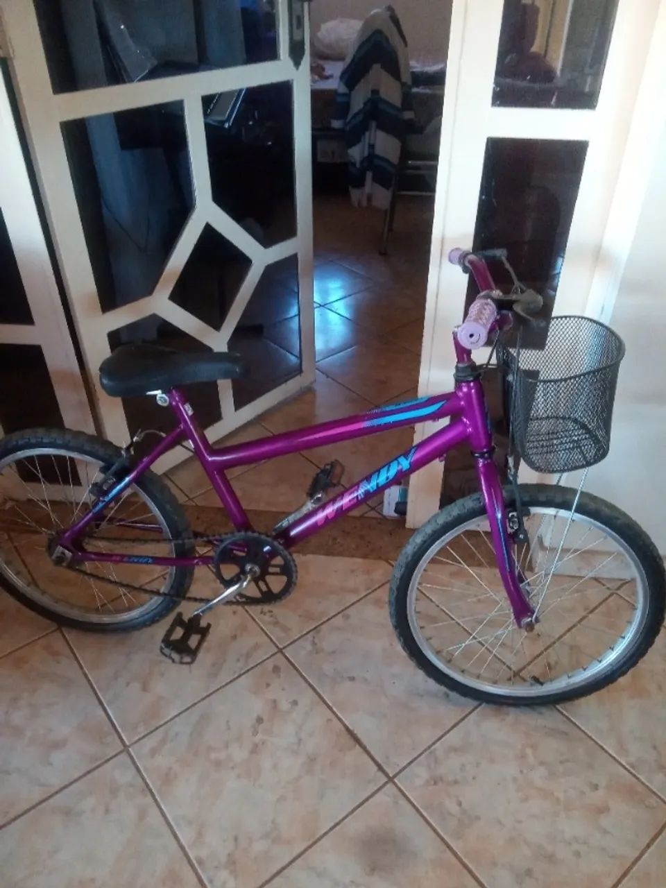 Bicicleta aro 20, só pegar e andar.