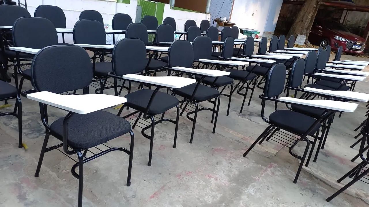 Cadeira escolar de tecido com braço de mdf  - Foto 4