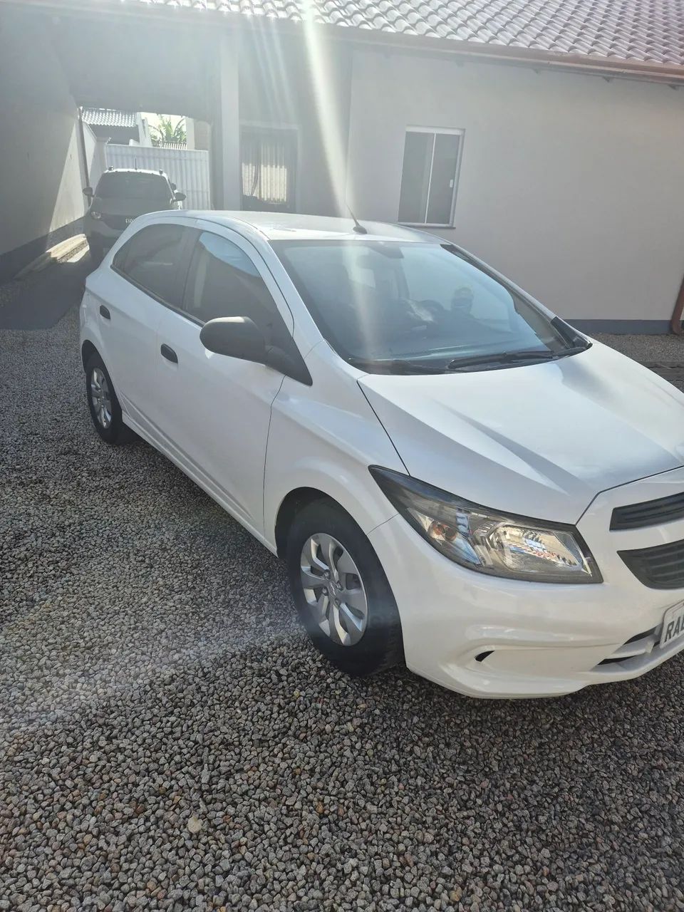 Chevrolet Onix JOY Hatch 1.0 8V Flex Mec. 4P 2019 - Foto 2