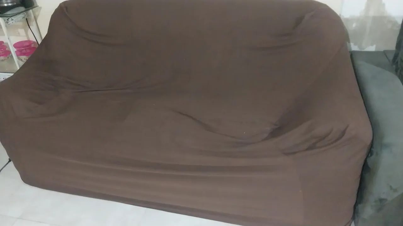 Sofá três lugares 