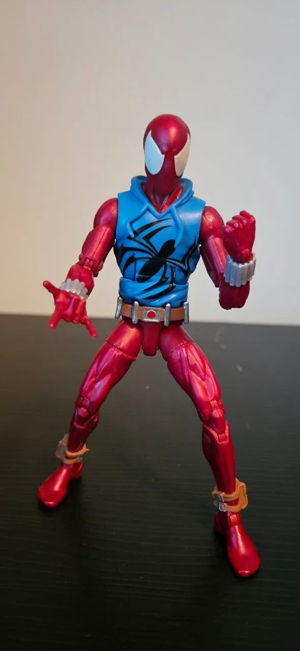 MARVEL LEGENDS ARANHA ESCARLATE (SCARLAT SPIDER)