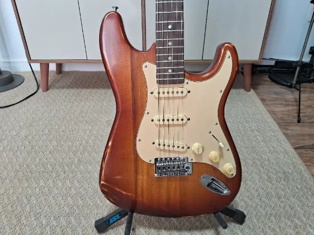 Guitarra Strato Montada Vintage Relic Verniz Nitrocelulose