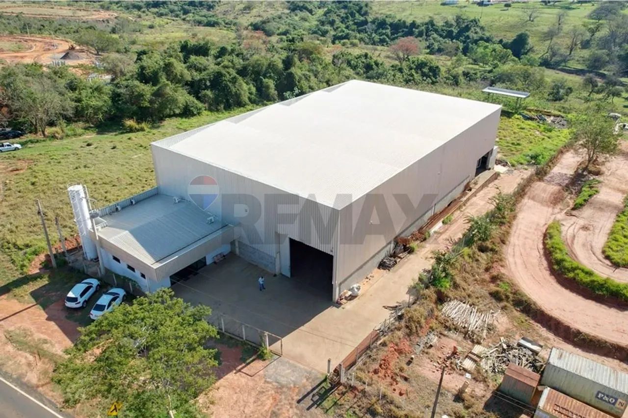 "Galpão Comercial em Lins, na estrada Lins X Guaimbê, Lins, SP" - Foto 2