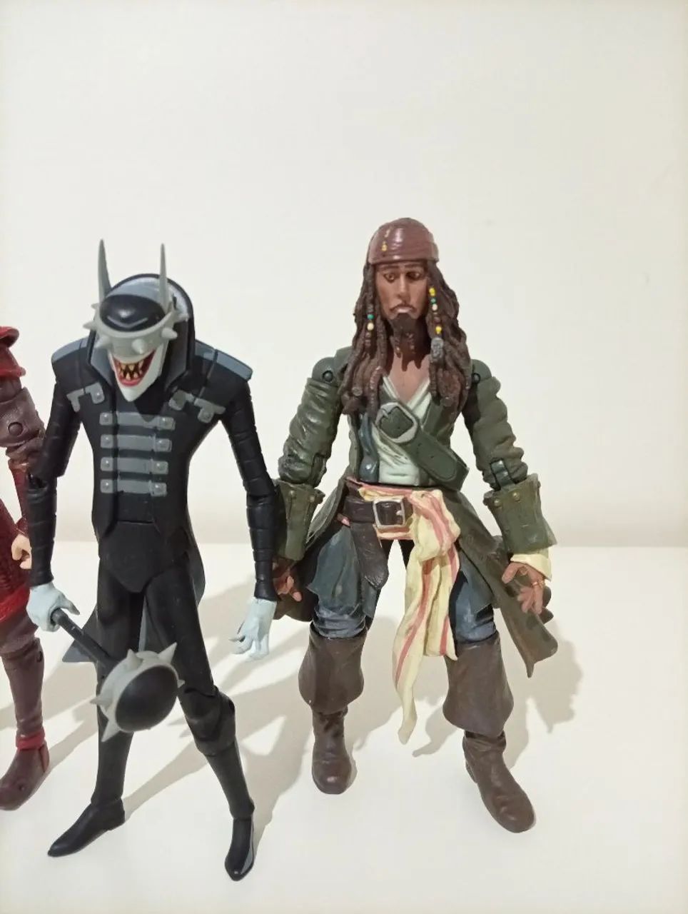 Combo Action Figures Originais: Zuko, Batman Que Ri e Capitão Jack Sparrow ? - Foto 5