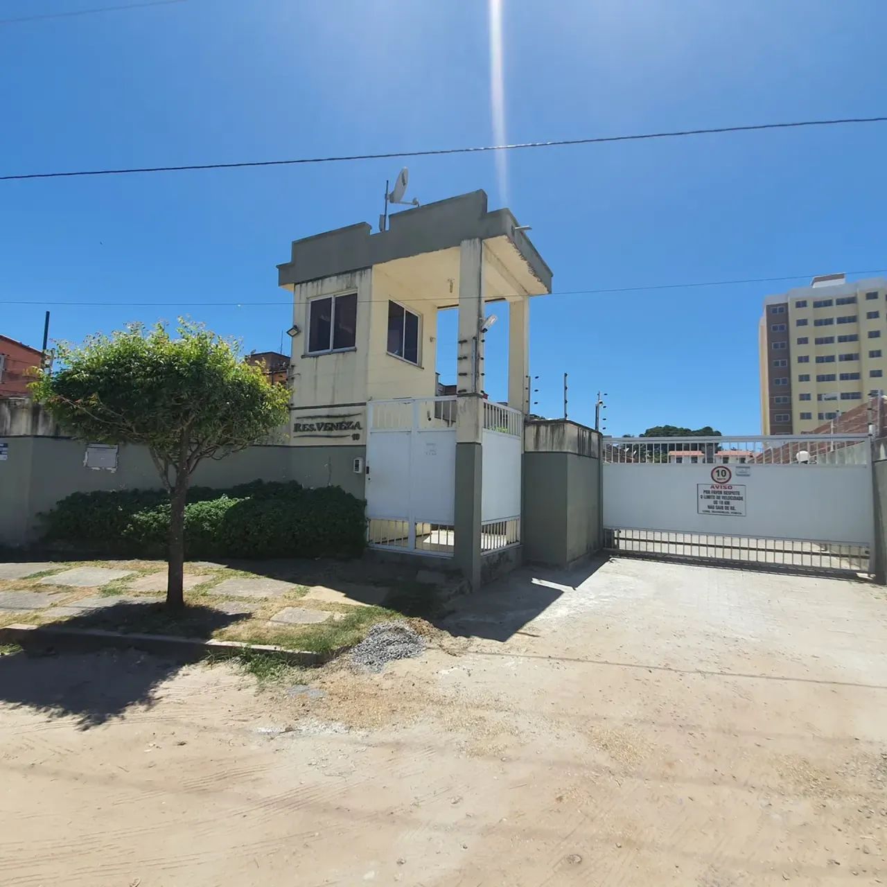 Cond. RESIDENCIAL VENEZA - Foto 2