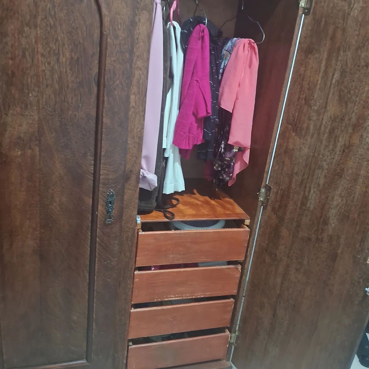 Guarda roupas de madeira  - Foto 4