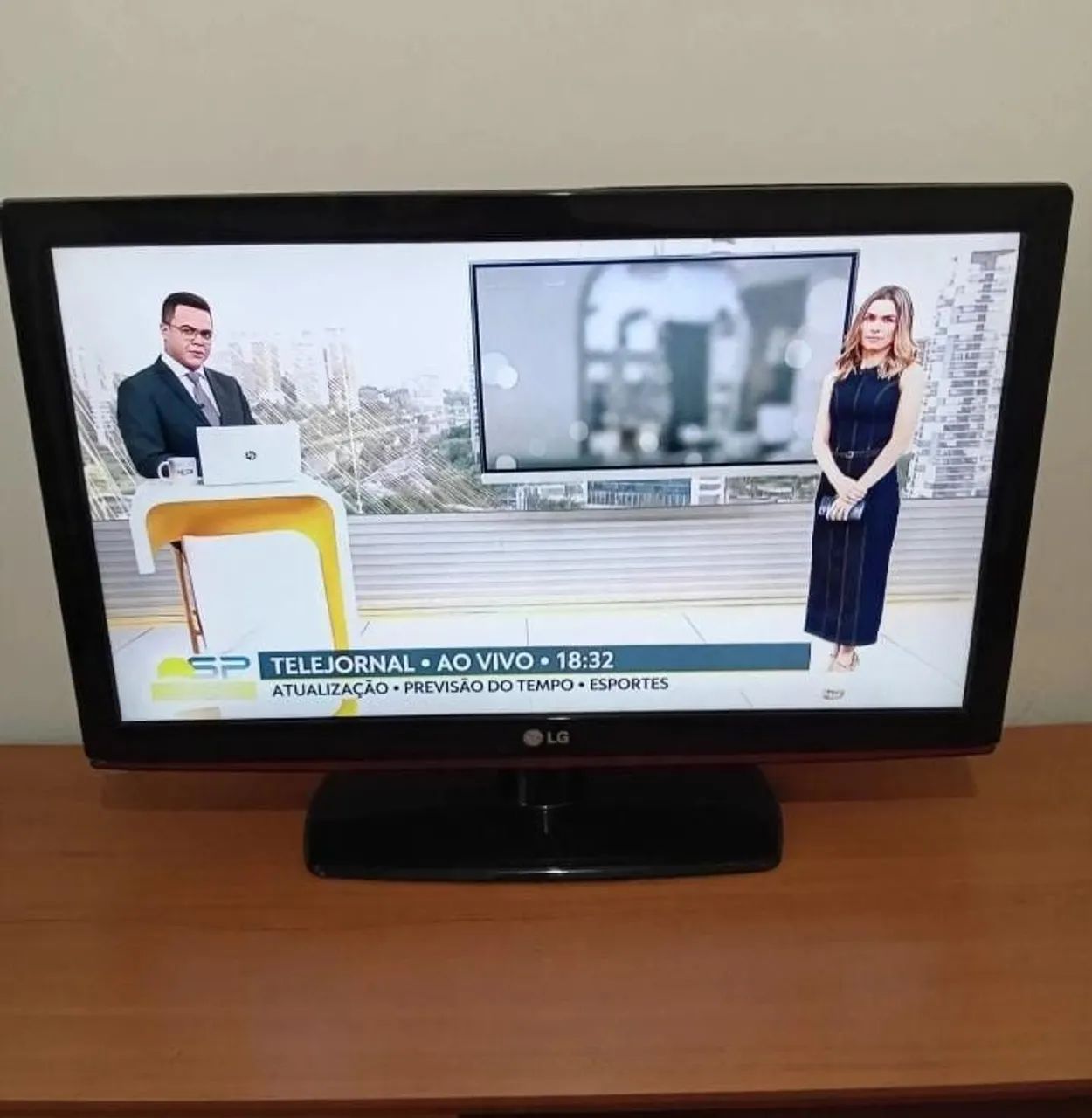 TV LG 24 POLEGADAS (tela fina + imagem muito boa) 